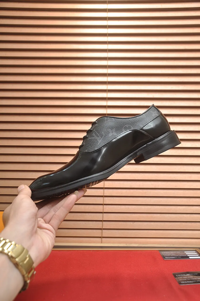 Men's men's shoes 💰460💶 [LV] (all high-end sheep lining) 🍀LV's latest genuine leather business suit shoes are launched simultaneously on the official website. The first-layer cowhide imported from Italy is made of heavy gold, 💥official website 1:1 rubber outsole. Versatile to wear, high-end without losing class, and the color combination is extraordinary. This four-season style is alluring when worn on your feet, showing off your big-name flair. Standard code 38-45 (45 customized)